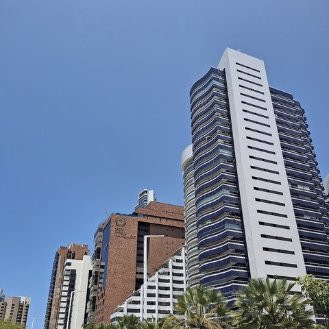 Prédios residenciais na Avenida Beira Mar, em Fortaleza